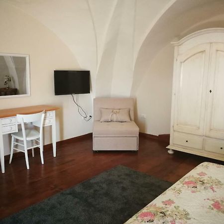 Palazzo Novecento Hotel Удженто Екстериор снимка