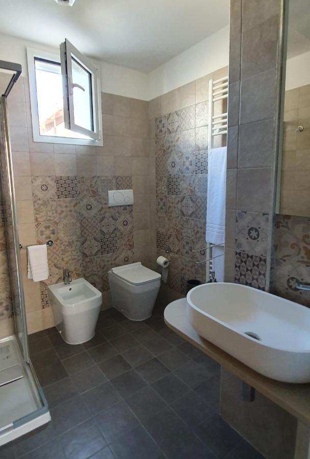 Palazzo Novecento Hotel Удженто Екстериор снимка