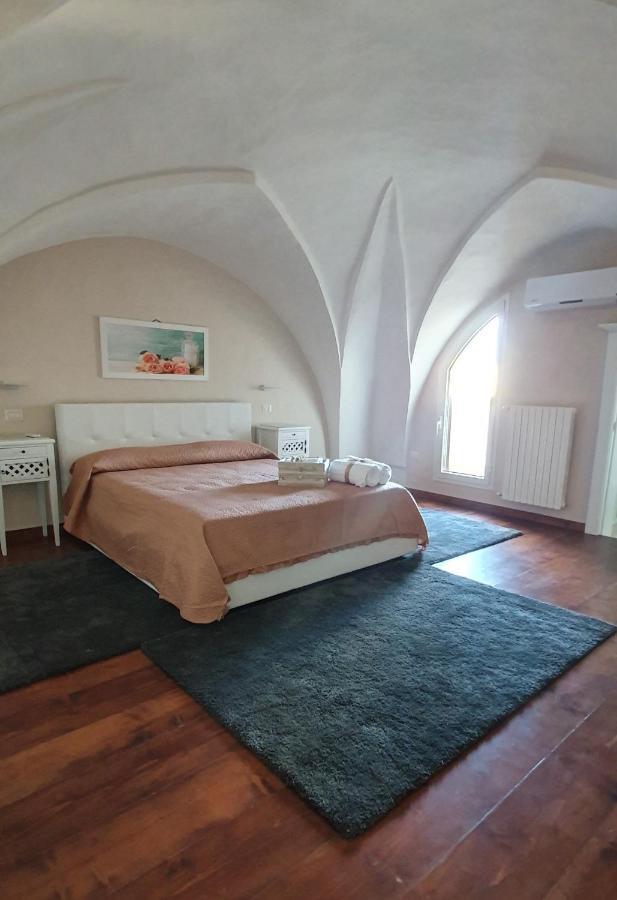 Palazzo Novecento Hotel Удженто Екстериор снимка
