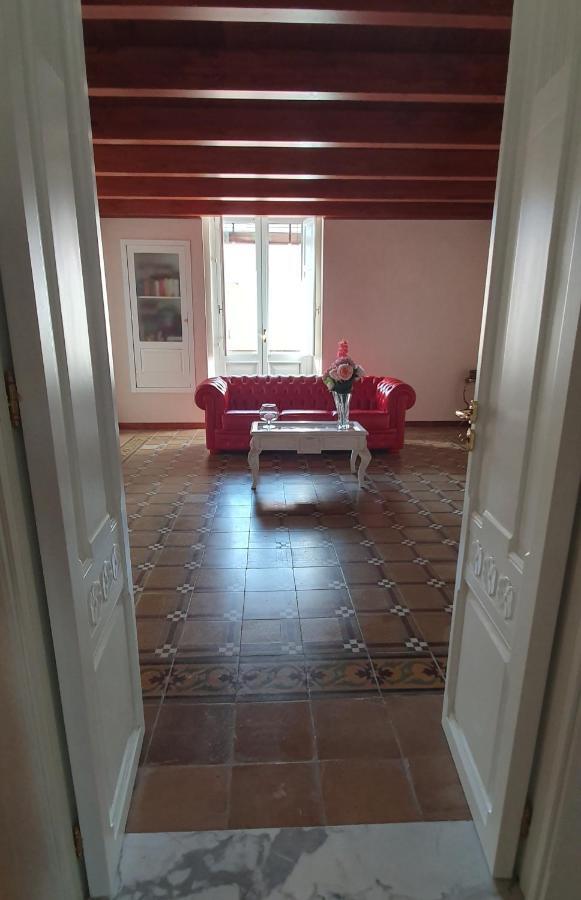 Palazzo Novecento Hotel Удженто Екстериор снимка